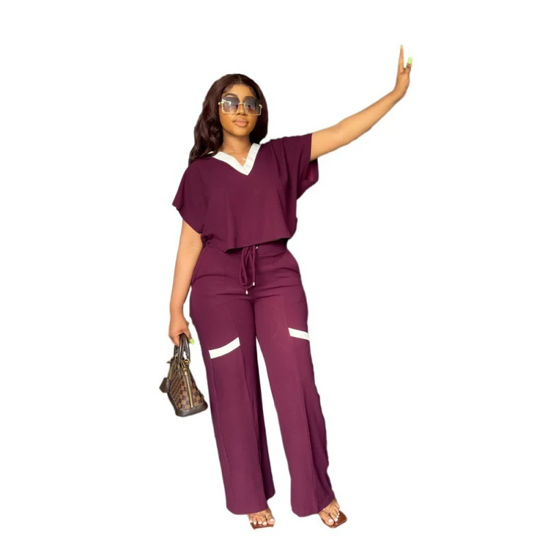 Completo sportivo da donna con t-shirt a maniche corte e pantaloni a gamba dritta, ideale per sport e fitness, comfort e stile. — foto 5