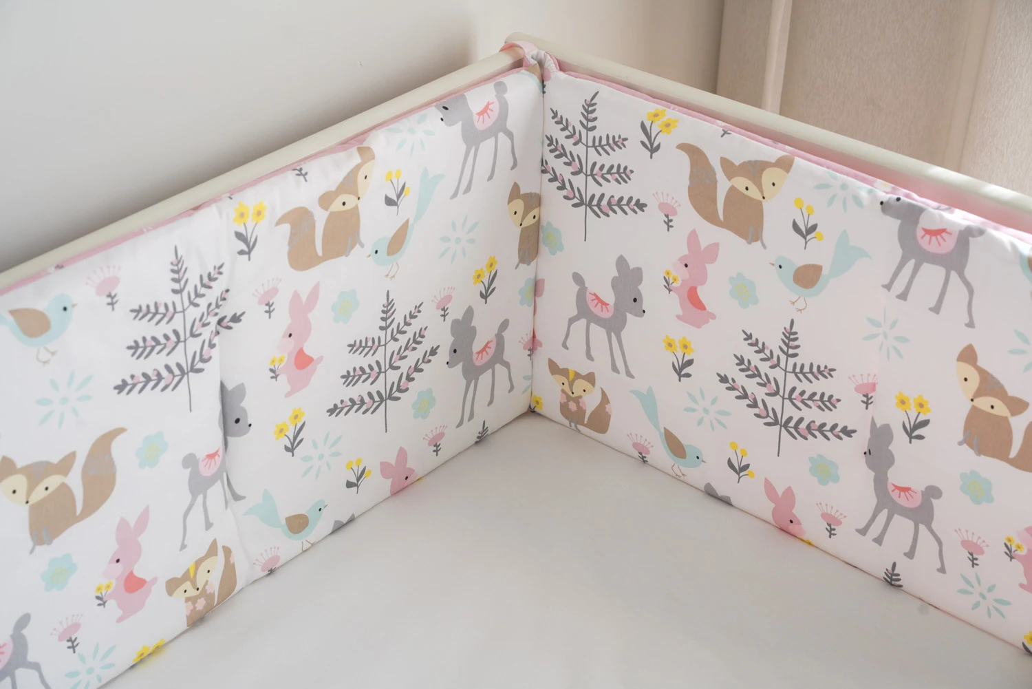 Grade de Cama para Bebê com Blocos Anticolisão e Cerca de Tecido Proteção Infantil contra Impactos e Quedas Design Seguro e Confortável — foto 6