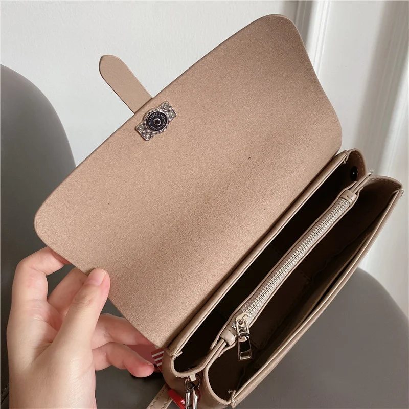 Bolsa Crossbody de Corrente Fashion Popular, Versátil, Ombro Único, Formato Sela, Perfeita para um Visual Moderno e Completo — foto 6
