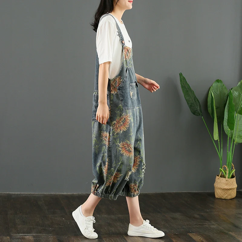 Suspensórios Patchwork Jeans Estampados para Mulheres. Adicione um toque de estilo único ao seu visual com estes suspensórios modernos e ajustáveis. — foto 2
