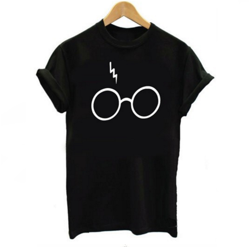 Damen T-Shirt mit Buchstaben-Print, Rundhalsausschnitt, Kurzarm. Bequemes und stilvolles Oberteil für Damen, ideal für Freizeit und Alltag. — foto 1