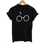 Damen T-Shirt mit Buchstaben-Print, Rundhalsausschnitt, Kurzarm. Bequemes und stilvolles Oberteil für Damen, ideal für Freizeit und Alltag. — foto 1