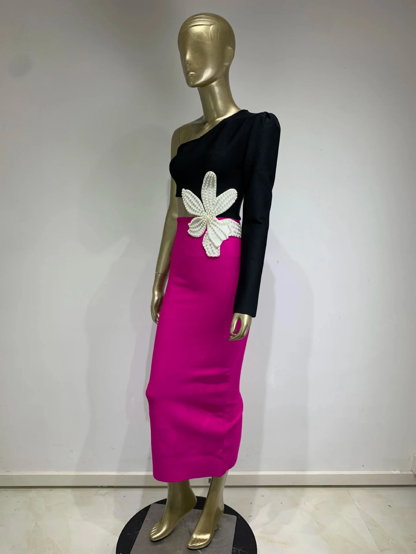 Title 10, New Bandage Dress One-shoulder Long Sleeve Bead...
