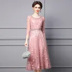 Vestido longo com diamantes delicados e unhas perfeitas para ocasiões formais. Sofisticação e glamour para momentos especiais. — foto 1