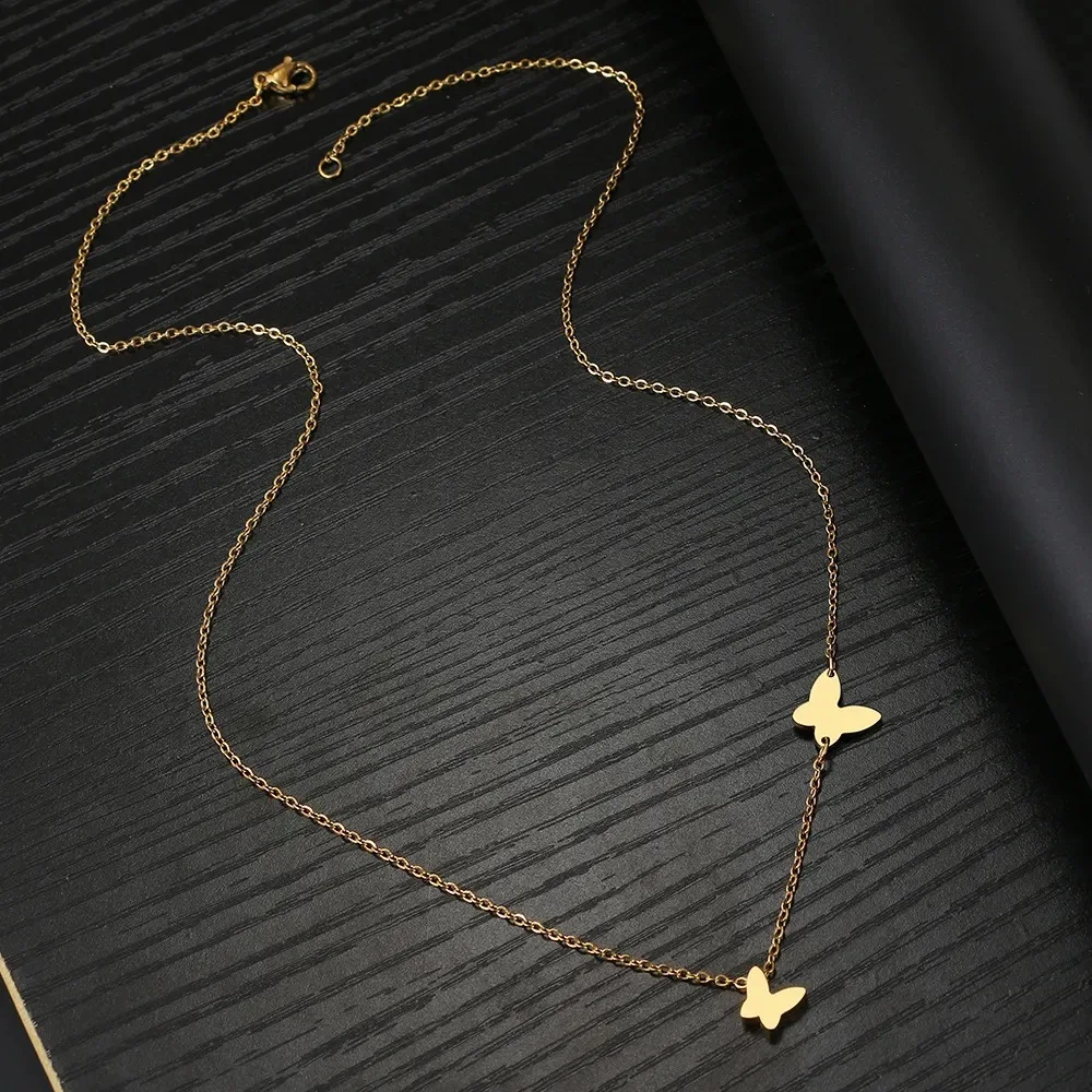 Colar com pingente de borboleta em aço inoxidável Design de nicho versátil e charmoso. Combinação perfeita para um visual doce e estiloso. — foto 17