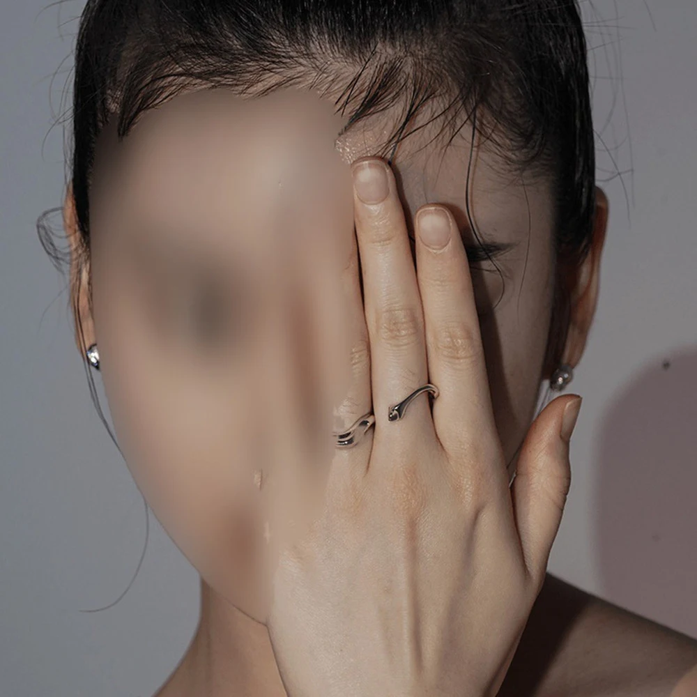 Anel de cobra de três dedos para casais pequenos, um acessório charmoso e simbólico que une casais com estilo e elegância. — foto 3