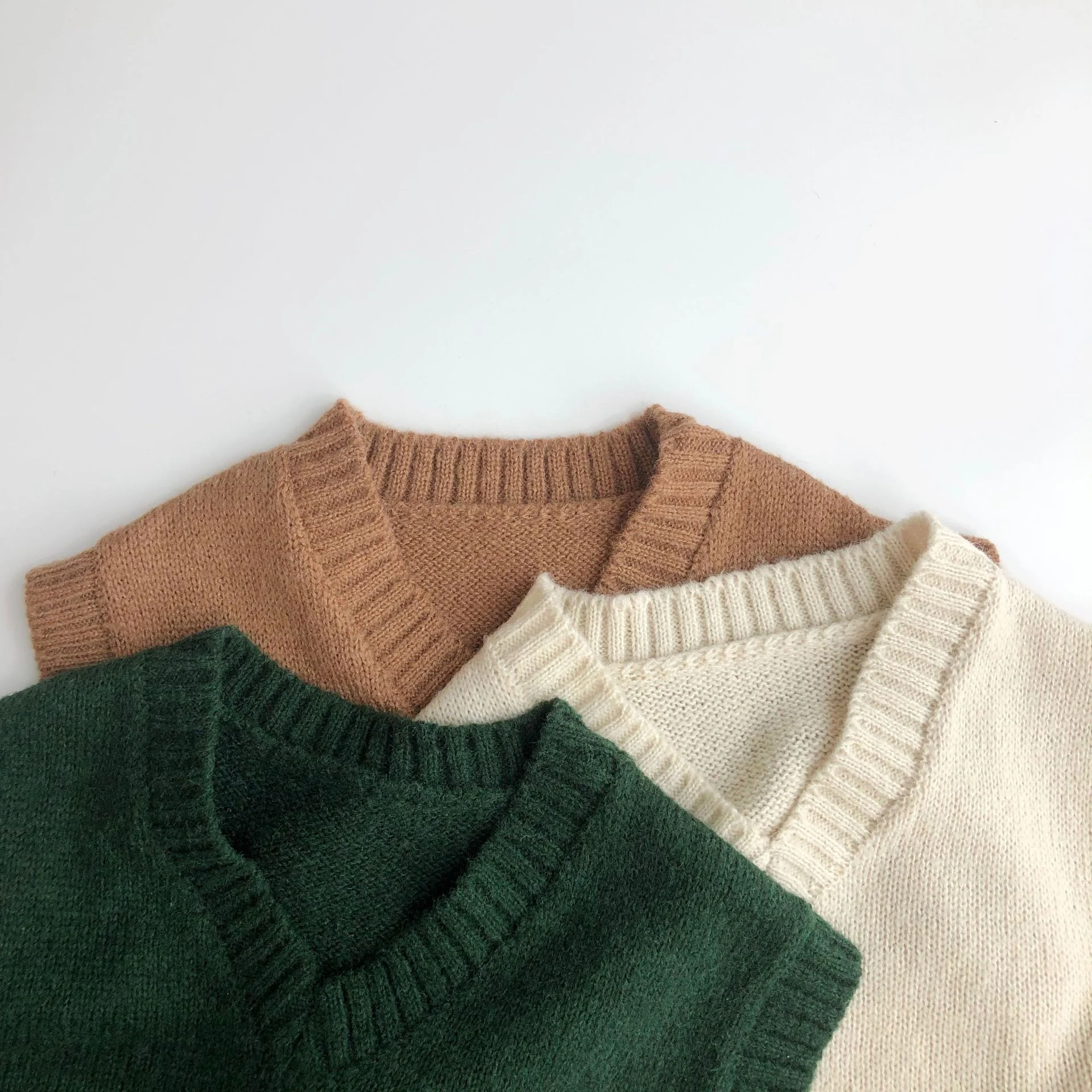 Colete de mohair artístico tricotado estilo pullover. Super macio e aconchegante, ideal para sobreposições e um toque de arte ao seu visual. — foto 8