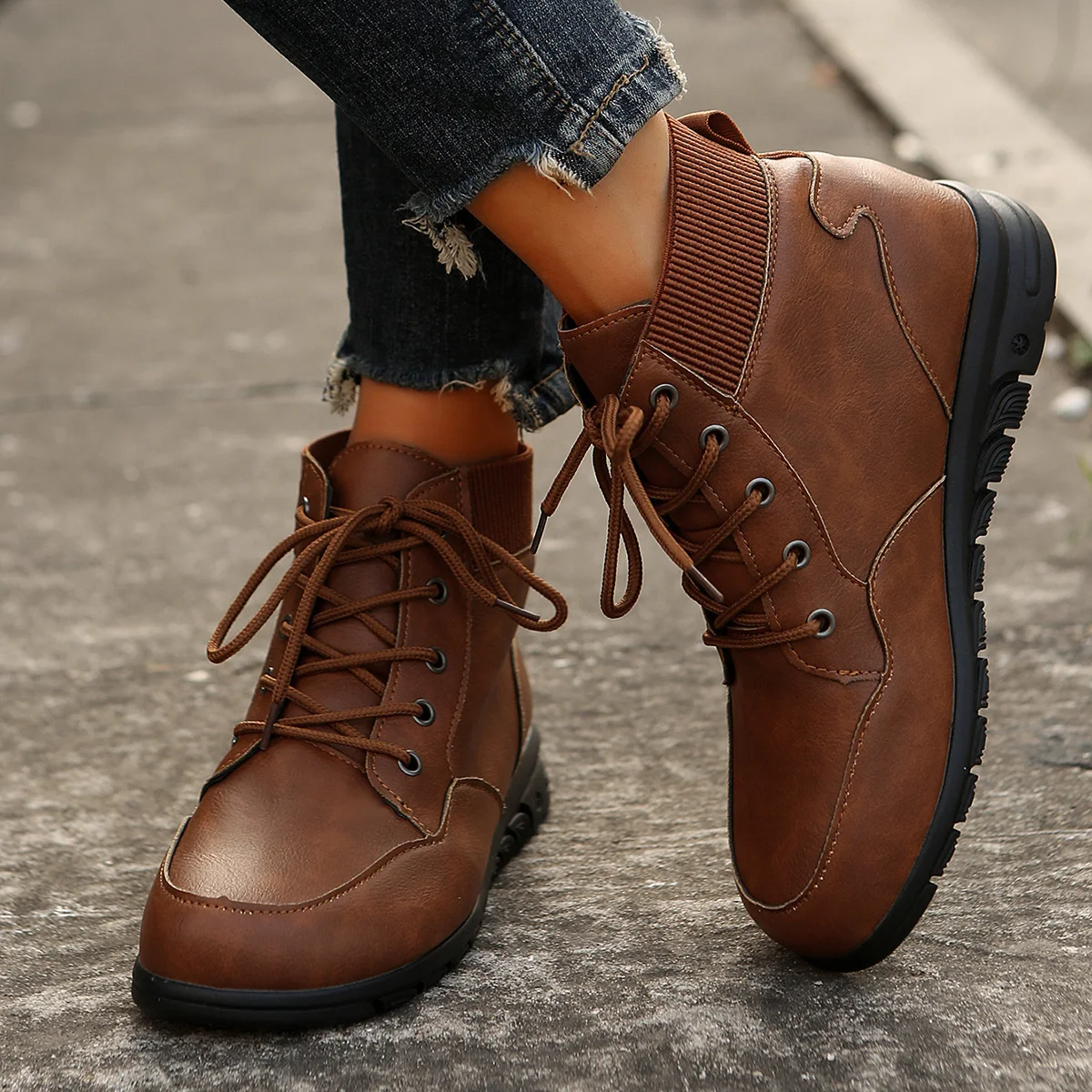 Title 11, Botines de tobillo con cordones y punta redonda...