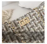 Bolsa de mão feminina tecida francesa com uma alça, elegante e moderna. Ideal para mulheres que buscam estilo e praticidade. — foto 4