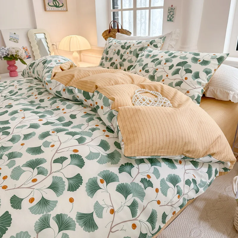 Conjunto de cama floral simples de algodão com quatro peças, macio e respirável, para noites tranquilas e um quarto aconchegante. — foto 12