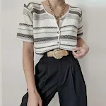 Retro beige gestreept T-shirt met korte mouwen. Comfortabel en stijlvol voor een casual look. Perfect voor warme dagen. — foto 1