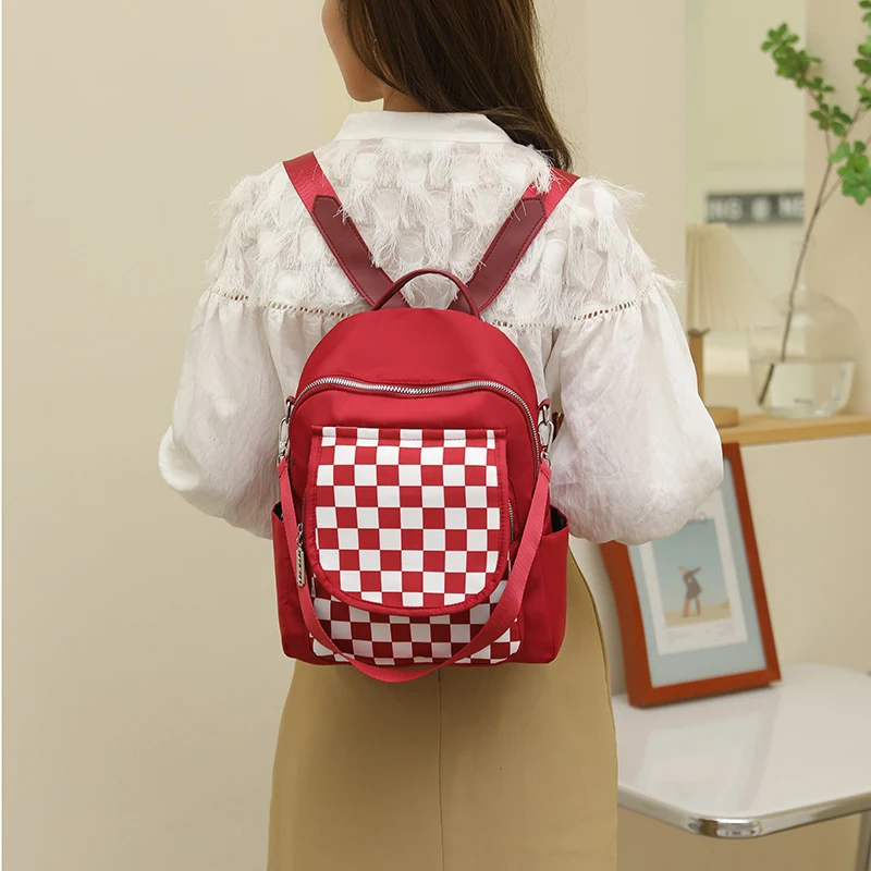 Bolsa de ombro feminina leve de lona de nylon contrastante. Conforto e estilo em um design moderno, ideal para o dia a dia. Leve tudo que você precisa. — foto 1