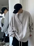 Casaco suéter unissex com zíper solto e gola alta, moda fashion. Conforto e estilo para homens e mulheres, perfeito para looks casuais e modernos. — foto 10