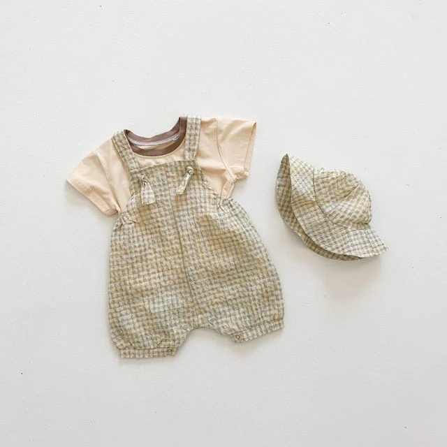 Conjunto de 3 peças de suspensório xadrez de verão para bebês. Frescor e estilo para os dias quentes, ideal para passeios e brincadeiras ao ar livre. — foto 1
