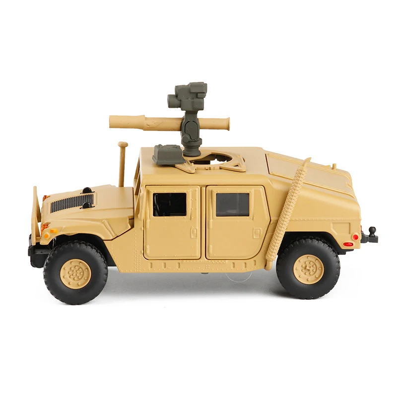 Title 2, Veículo off-road militar de metal com seis port...