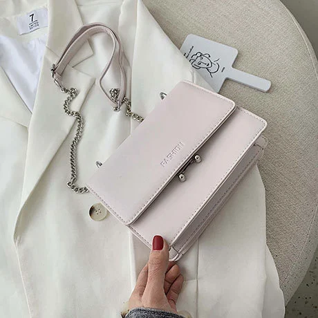 Wild chain shoulder bag for women. Unleash your wild side and carry your essentials in style. Perfect for everyday use, — photo 1