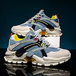 Atmungsaktive Mesh-Laufschuhe für Studenten. Leichte Sportschuhe für maximalen Komfort beim Laufen und im Alltag. Ideal für aktive junge Menschen. — foto 4