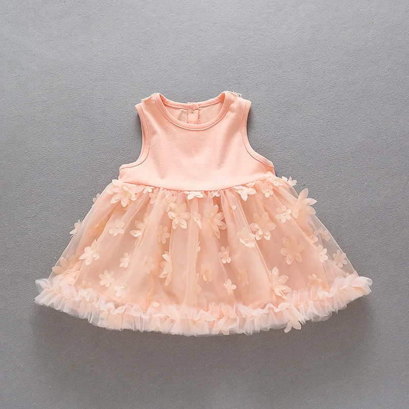 Vestido sem mangas com tela de flores tridimensionais, ideal para eventos especiais. Um design único e elegante, perfeito para você brilhar com estilo. — foto 1