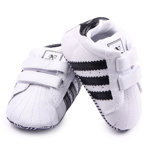 Title 2, Sapatos infantis de PU com velcro. Fáceis de ca...