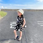 Top de verão sem mangas com barra irregular e gola boneca, perfeito para um visual leve e charmoso nos dias quentes — foto 2