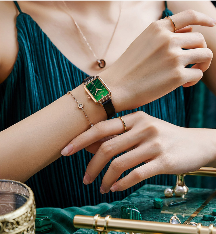 Relógio feminino retrô pequeno quadrado à prova d'água Design clássico e moderno, perfeito para mulheres que buscam estilo e praticidade em qualquer ocasião. — foto 3