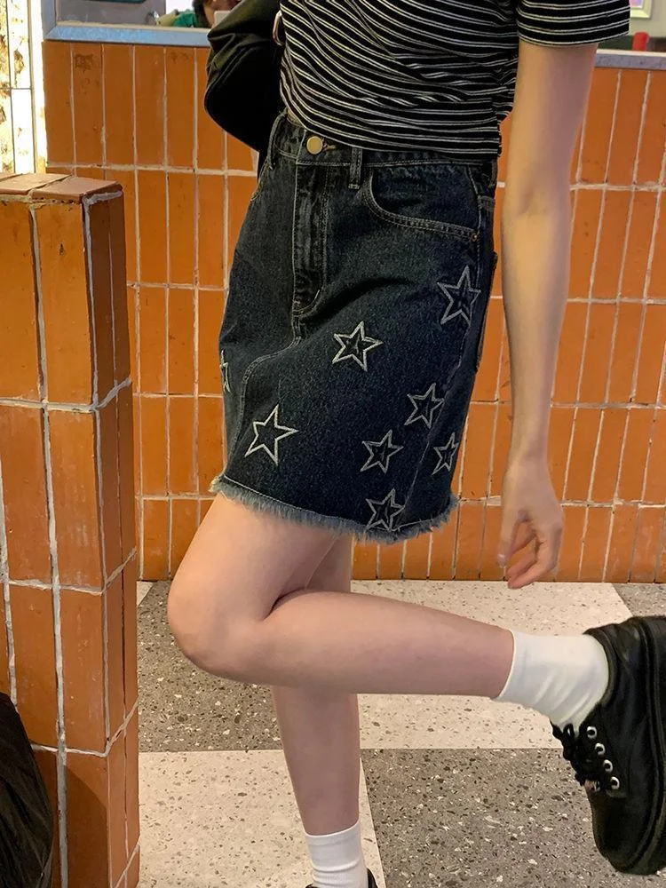 Denim kratka suknja sa zvezdanim vezom, visokog struka, u American Vintage stilu, idealna za leto, Spice Girl stil, suknja za kukove. — foto 9