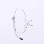 Conjunto feminino de joias com colar de clavícula e pulseira com laço, perfeito para combinar com qualquer roupa. Realce sua beleza e elegância. — foto 1