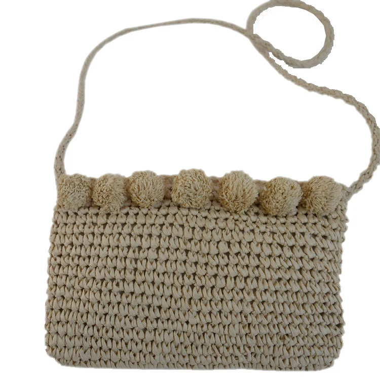Bolsa de palha com flores tecida à mão. Ideal para praia, compras e verão. Leve seus pertences com estilo e aproveite o design artesanal. — foto 5