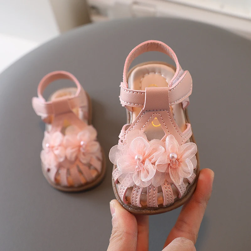 Girls' small flower toe box soft bottom sandals. Providing comfort and style for little feet, perfect for warm weather a — photo 1