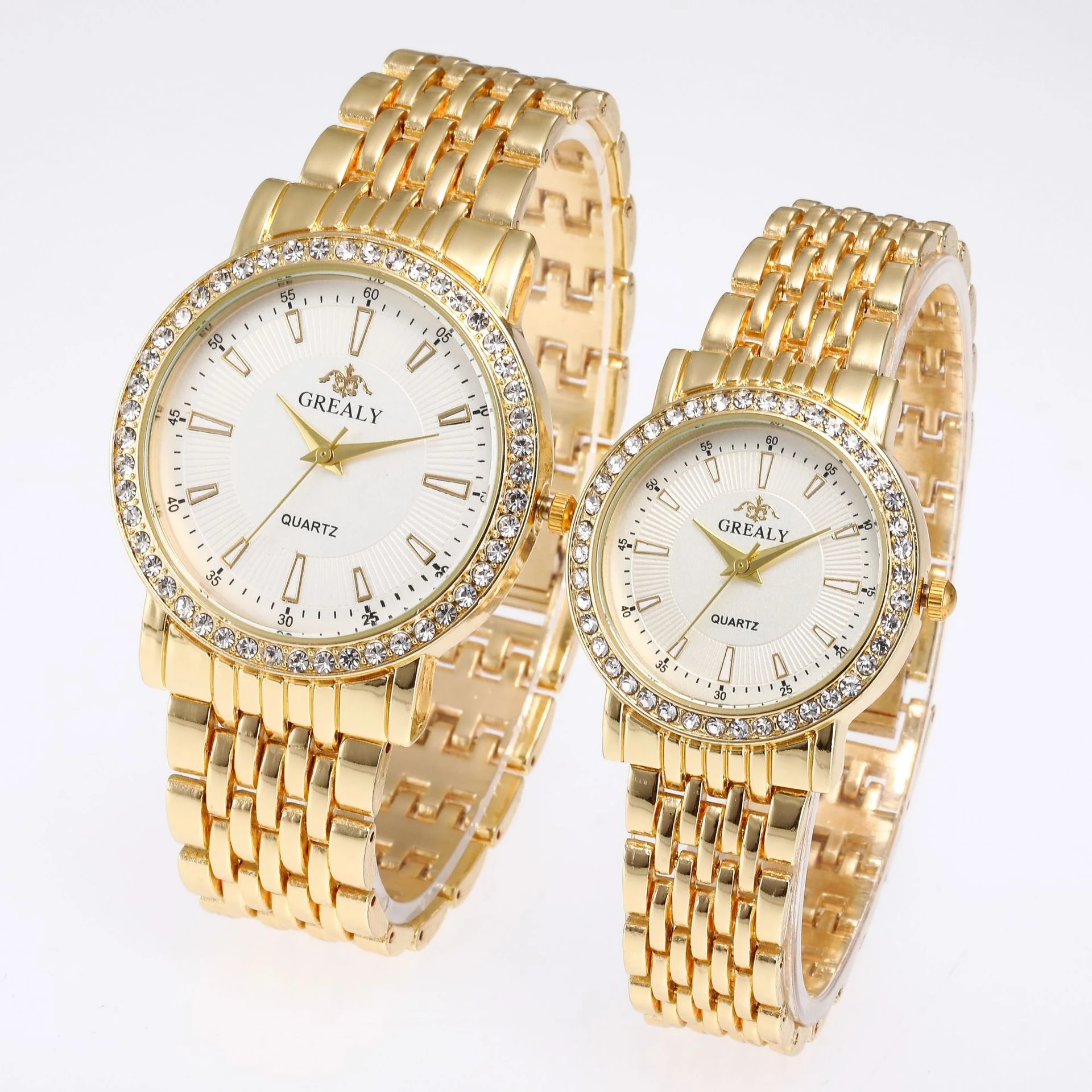 Relógio de casal masculino com escala romana, diamantes e pulseira de aço. Moda e elegância para combinar com ternos e roupas sociais. — foto 29