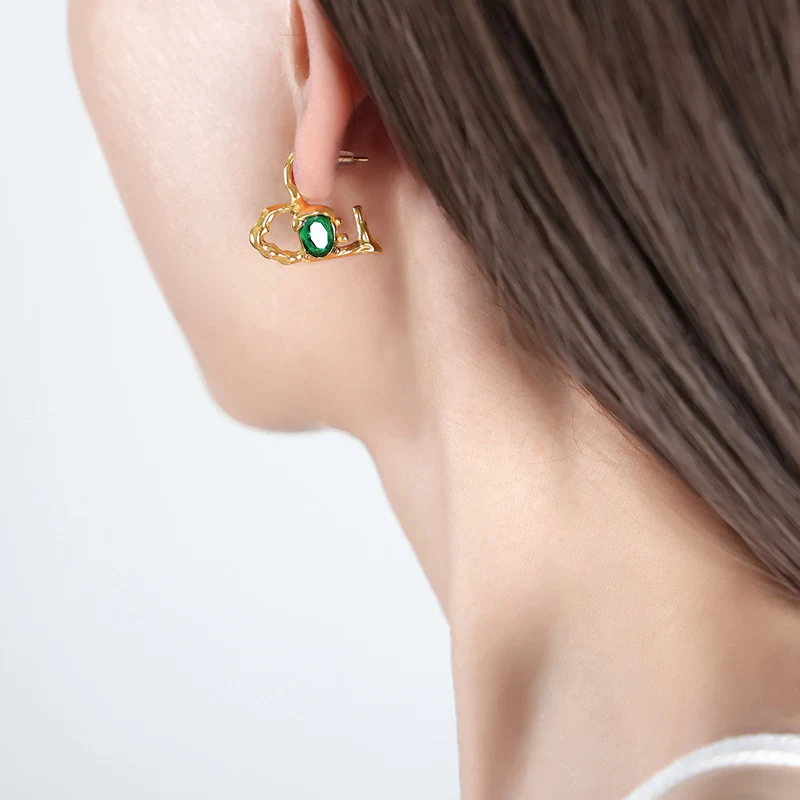 Brincos femininos de coração com strass de vidro, perfeitos para adicionar um toque brilhante e romântico ao seu visual diário. — foto 8