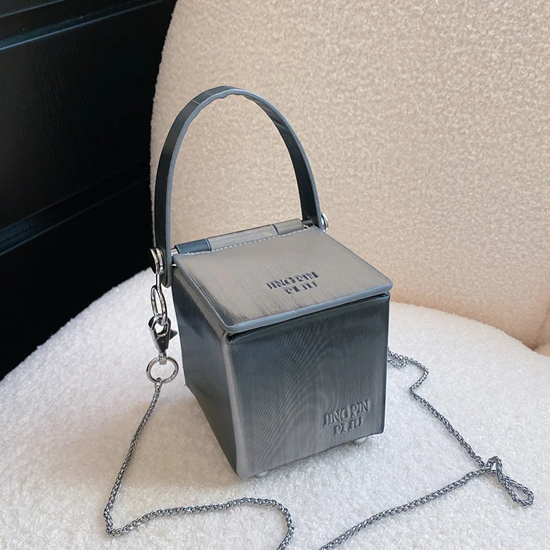 Title 11, Bolsa Trend Laser Box com corrente para ombro, ...