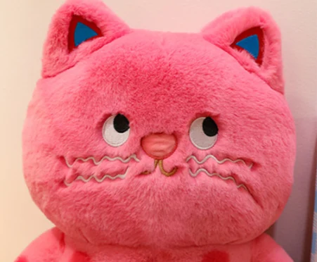 Almofada de gato com bolinhas fofa, boneca de pelúcia, macia e aconchegante, perfeita para abraçar e decorar quartos. — foto 1