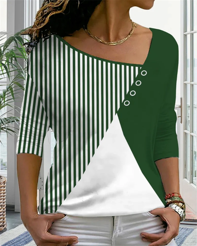 V-hals T-shirt met contrastprint voor dames, losse pasvorm. Comfortabel en stijlvol voor een casual look. Perfect voor dagelijks gebruik en elke garderobe. — foto 4