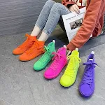 Botas femininas casuais de cano alto, estilo tênis de corrida. Conforto e maciez do couro sintético para uso diário. — foto 11