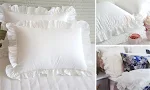 Fronha de renda branca pura, plissada e feita à mão, com babados de algodão, perfeita para adicionar elegância e conforto ao seu quarto. — foto 4