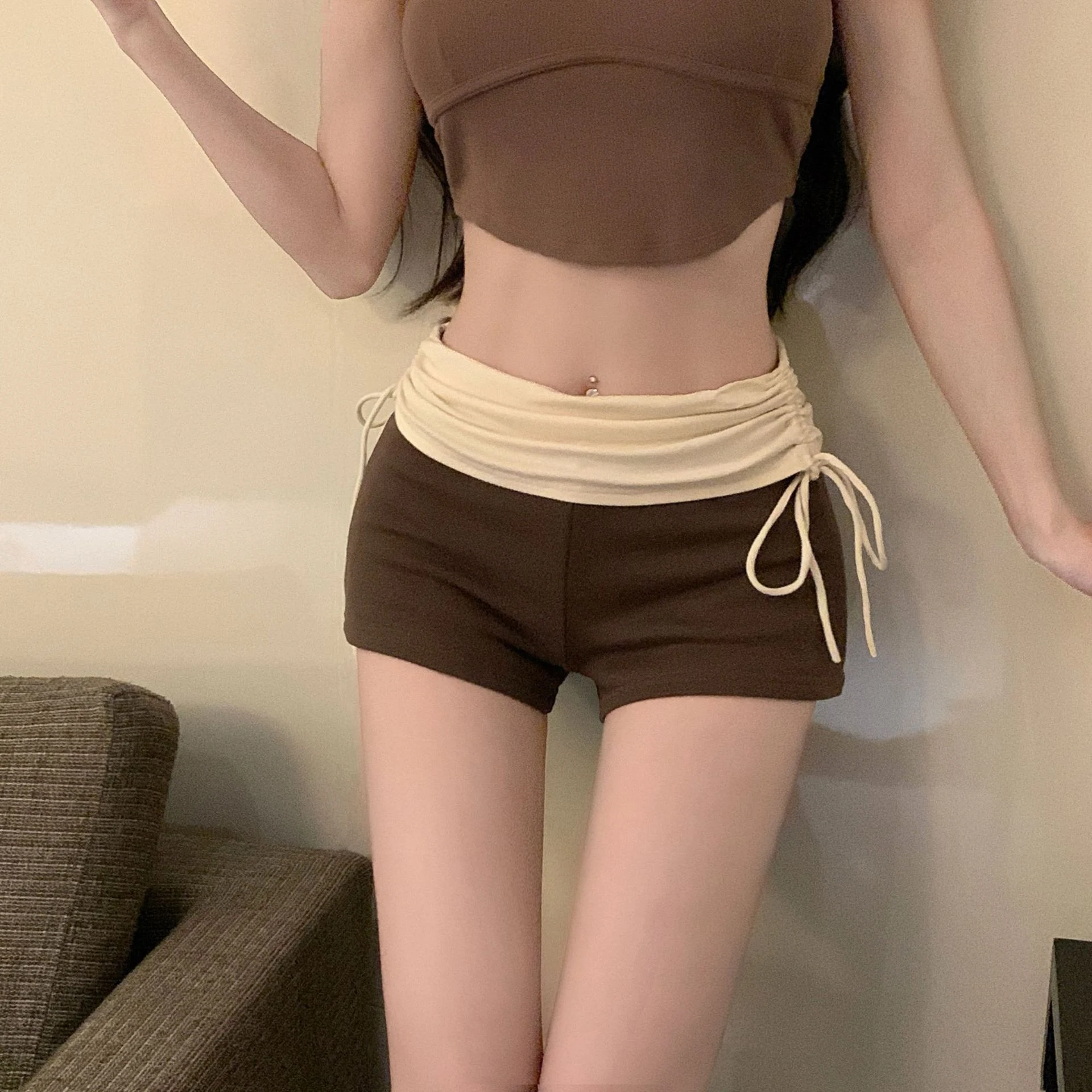 Shorts casuales de mujer de verano con cintura alta plisada y contraste de color, cordón ajustable, ideales para el día a día. — foto 29