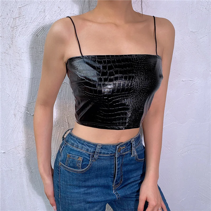 Gilet piccolo in pelle PU per moto. Offre protezione e stile con una vestibilità aderente. Ideale per motociclisti che cercano comfort e sicurezza. — foto 2