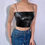 Gilet piccolo in pelle PU per moto. Offre protezione e stile con una vestibilità aderente. Ideale per motociclisti che cercano comfort e sicurezza. — foto 2