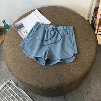Zomerse dames shorts losse Koreaanse stijl hoge taille. Comfortabele en stijlvolle shorts, perfect voor warme dagen en een casual, trendy look. — foto 10