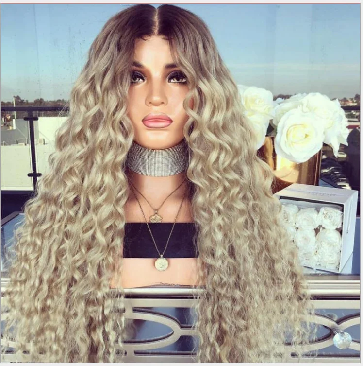 Grote golvende gouden krullen synthetisch haar - Lange krullenpracht voor een spectaculaire look! Een prachtige pruik die je zelfvertrouwen geeft. — foto 3