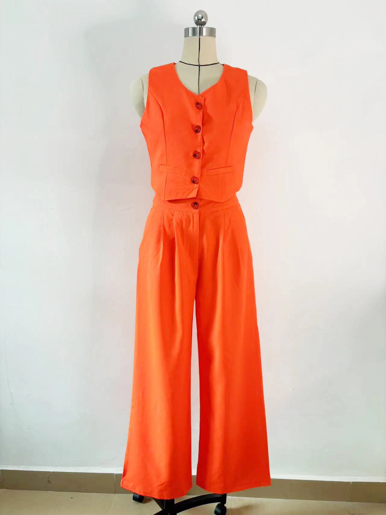 Completo estivo da donna, Vest Trousers, moda casual due pezzi. Comfort e stile per l'estate. Perfetto per look casual e alla moda. — foto 1