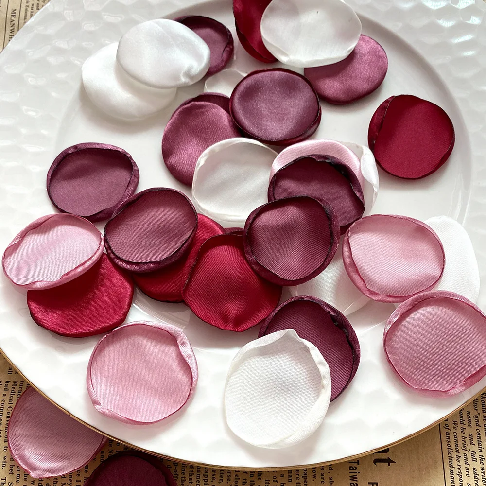 Pétalas de rosa de seda de 4cm com borda queimada, casamento, laminado creme brilhante em pó, ideal para eventos. — foto 6