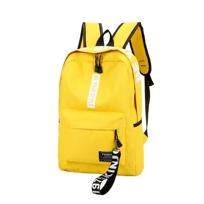 Mochila de lona grande com design de letras fashion. Amplo espaço interno para uso diário, escola ou viagens. Estilo e praticidade. — foto 2