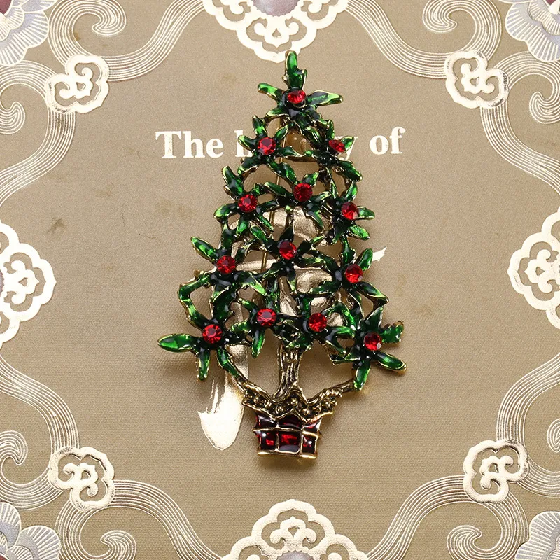 Broche de árvore de Natal em liga com gotejamento de óleo, acessório de roupa. Adicione um toque festivo e elegante ao seu look com este broche. — foto 3