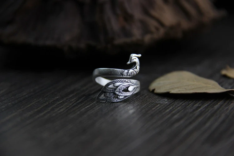 Anel vintage pavão com temperamento, joia feminina. Um acessório elegante e charmoso para realçar sua beleza e estilo pessoal. Perfeito para presentes. — foto 3