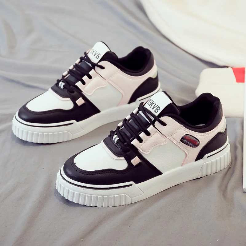 Tênis feminino branco estilo "Daddy Shoes" esportivo e moderno. Perfeito para um visual despojado e na moda, ideal para combinar com qualquer roupa e ocasião. — foto 3