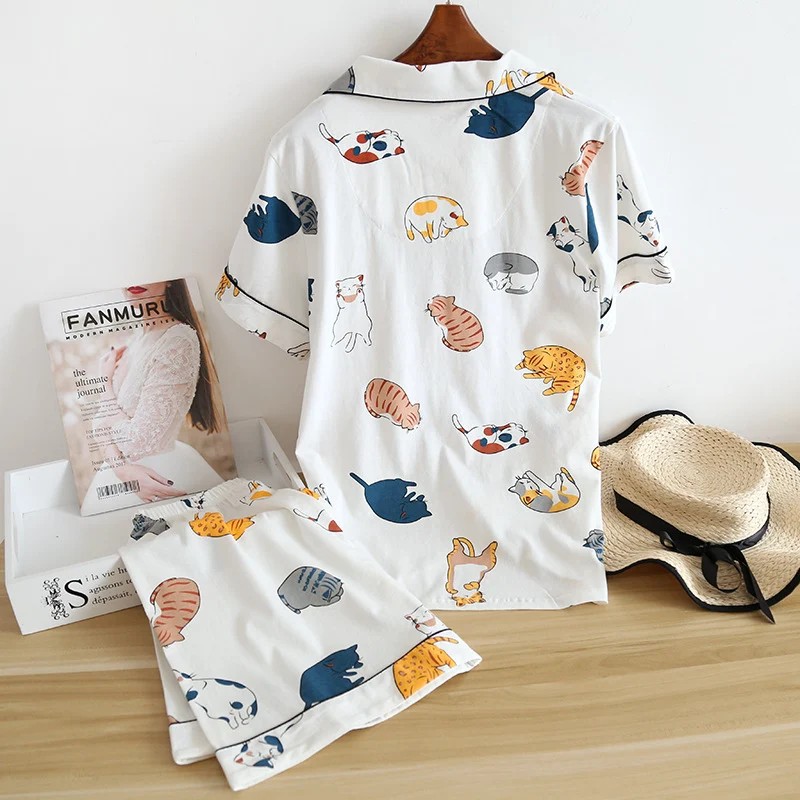 Pijama feminino de duas peças com mangas curtas, ideal para noites tranquilas. Conforto e maciez para relaxar e dormir bem. Perfeito para o seu descanso. — foto 5
