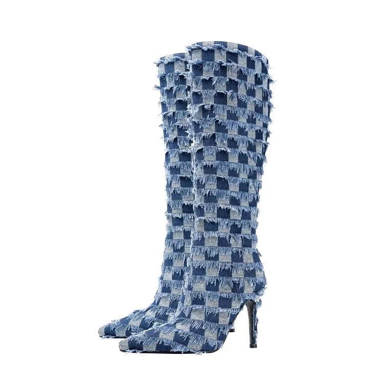 Botas femininas de tecido denim azul xadrez, um toque moderno e ousado para seu visual. Conforto e estilo para qualquer ocasião, sinta-se confiante. — foto 8