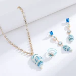 Colar de concha resinada Coastal Series com diamantes incrustados, elegância praiana, design sofisticado, acessório perfeito para looks casuais e especiais. — foto 7
